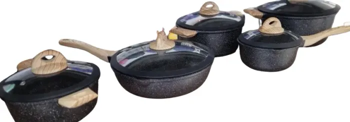 Conjunto de 5 panelas feitas em cerâmica 