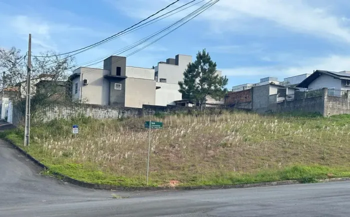 Imóvel para venda possui 300 metros quadrados em Tifa Martins - Jaraguá do Sul - SC