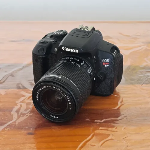 Máquina Fotográfica Canon T5i Rebel EOS