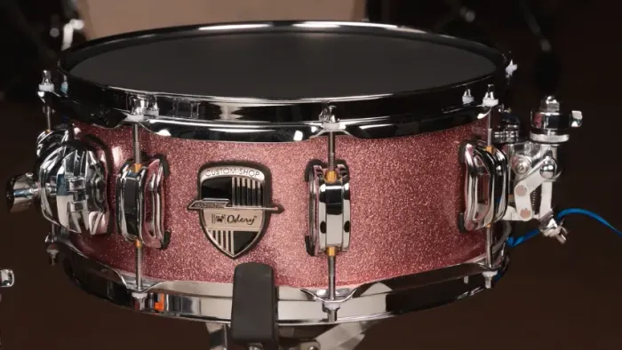 Caixa Odery Custom 12x4,5- Copaíba- Acabamento Rosa Sparkle Rosa-claro