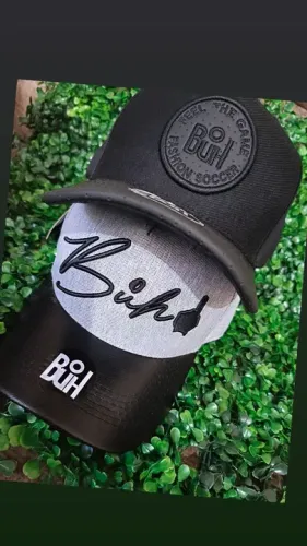 Boné Snapback Preto com Detalhes em Preto e Cinza