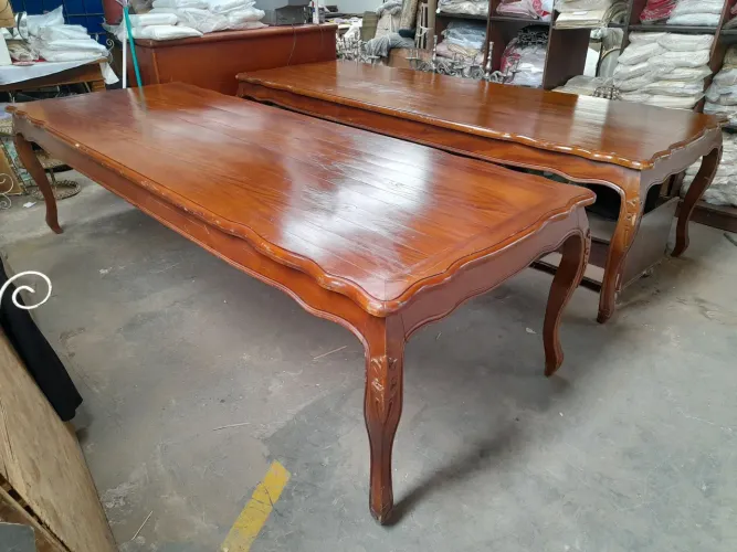 2 Mesas de Madeira Nobre Maciças Luiz XV