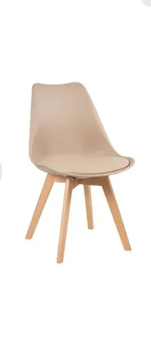 Cadeira Eames com Assento Estofado e Pés de Madeira