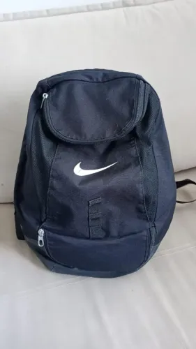 MOCHILA NIKE  PRETA GRANDE  COM ESPAÇO PARA O NOTEBOOK <br> 4  COMPARTIMENTOS 