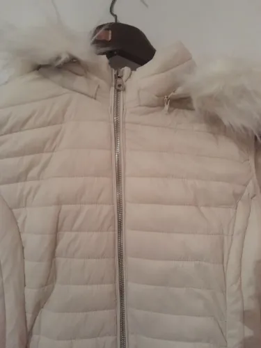 Colete Feminino com Capuz e Pelo - Elegância e Conforto