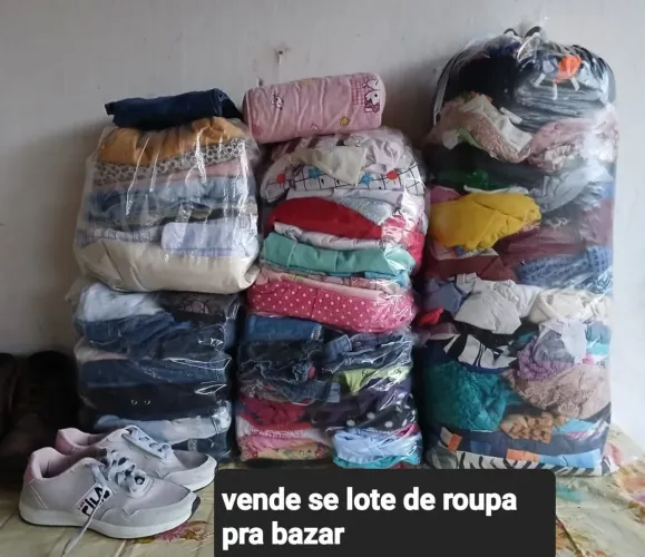 Vende se lote de roupas para baza