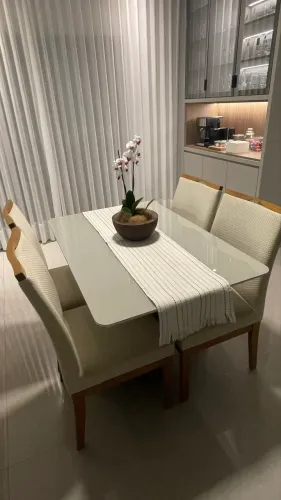 Mesa de jantar 80x120 com 6 cadeiras