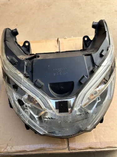 Farol Pcx 150 2020 (detalhe na Lente)