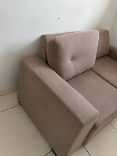 Sofá retrátil semi-novo pra vender hoje