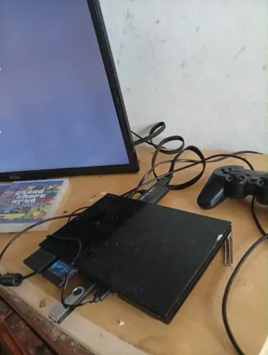 TV 32? + play2 + jogos + 1controle (play2)