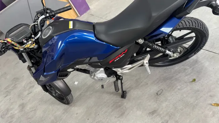 Moto impecável