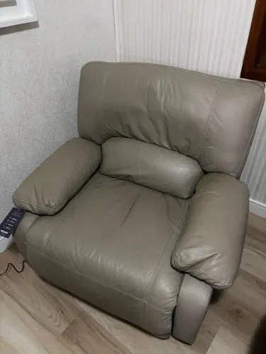 Poltrona do Papai Minuano - 100% Couro Legítimo - Oportunidade!
