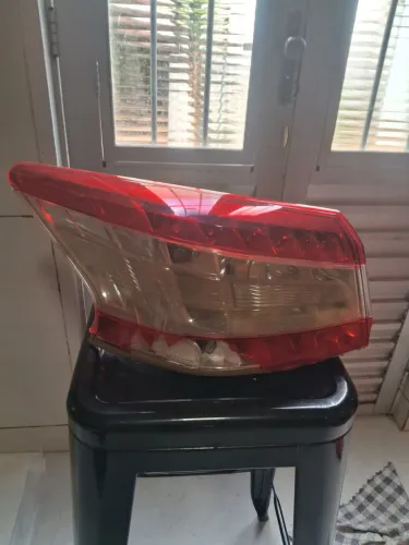 Lanterna traseira lado esquerdo Nissan Sentra 2014 a 2016