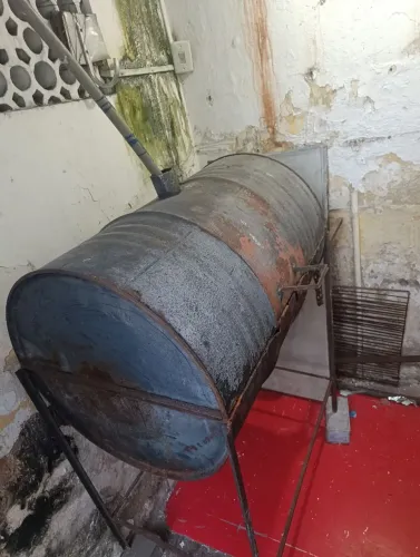 Churrasqueira/defumadora de tonel