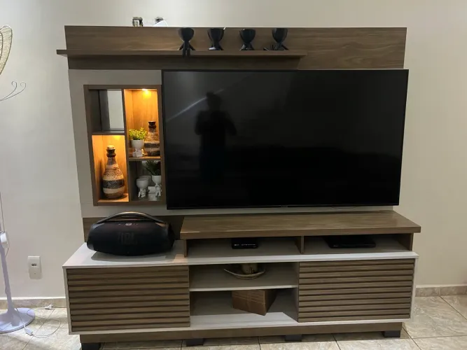 VENDO RACK PARA TV DETALHE EM LED 800,00 - RETIRADA NA TAQUARA Novíssimo! Aceito cartão
