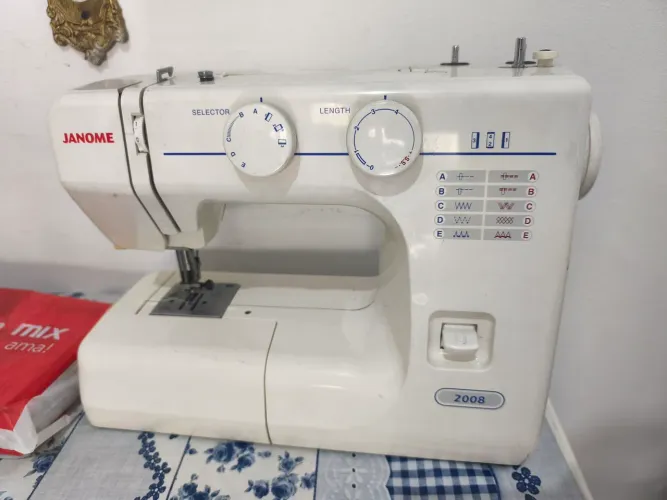 Máquina De costura Janome 2008
