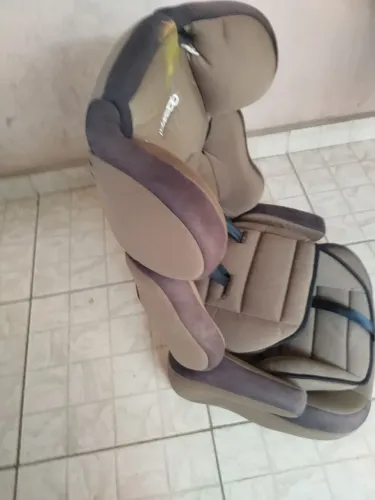 Cadeira de Automóveis de criança.
