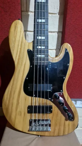 Baixo 5 Cordas Luthier Caps e pre Sadowsky VTC Jazz Bass 