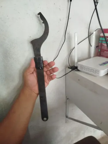 Chave de esticar corrente da CB 1000