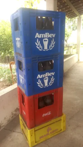 Vendo grades de cerveja 2 de litrão 1 de coca e uma de litrinhos