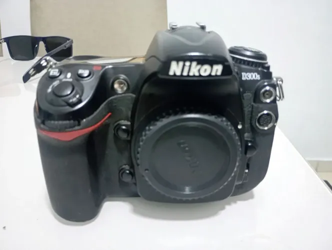 Vendo  câmera Nikon D300S (troco por iPhone)