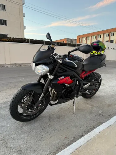 Triumph 675r triple street