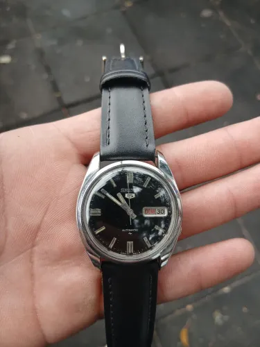 Relógio seiko 5 automático fundo preto