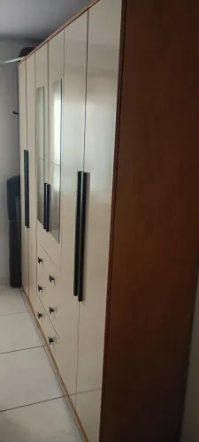 Vendo esse guarda roupa bem conservado comprei novo interessado retirar hoje