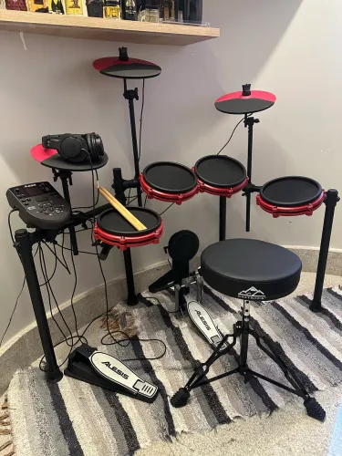 Bateria ? Alesis Nitro Mesh Kit Completa + Banco + Fone | 3 Usos | Peles Mesh