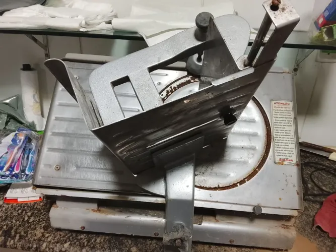 Vende se este fatiador