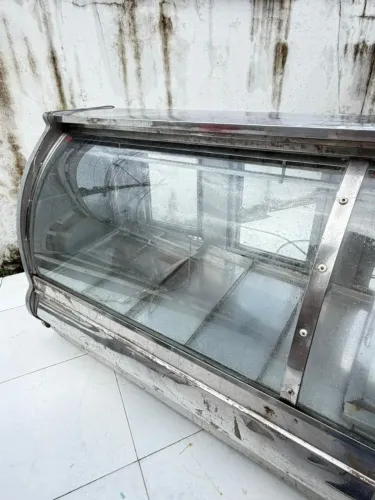 Freezer e balcão