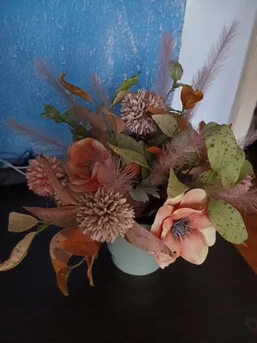 Vaso de flores artificiais