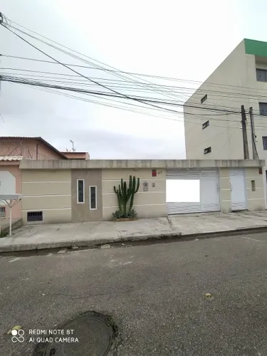 Casa + anexo com 5 quartos próximo da loja Casa e Vídeo bem no Centro de Rio das Ostras- R