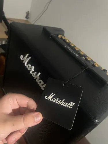 Amplificador Marshal Code 25