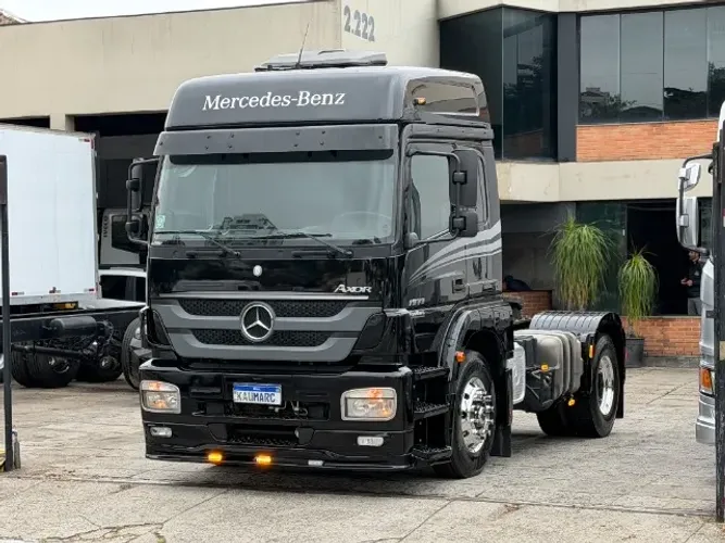 Mb Axor 1933 Ano 2019 4x2 Leito Teto Alto Financia Até 100%