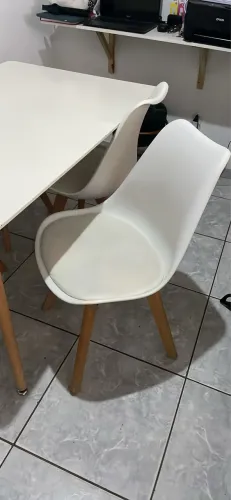 Conjunto mesa com 4 cadeiras Eames
