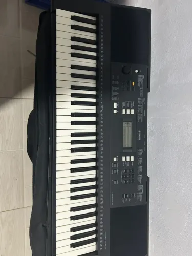 Vende-se Teclado Musical Seminovo