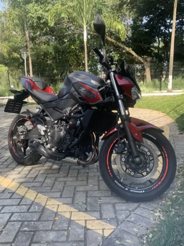 Kawasaki Z400 2021 | Apenas 7.000 km + Acessórios