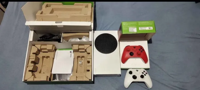 Xbox series S 512gb com 2 controles. 