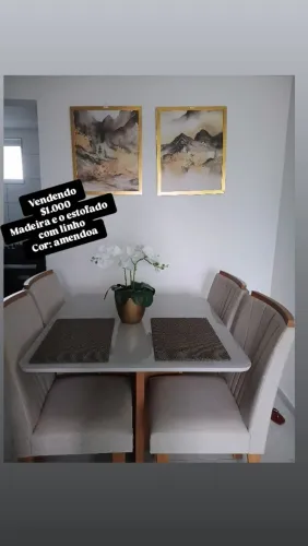 Sala de jantar: mesa com 4 cadeiras
