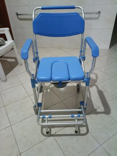 Vendo cadeira de banho para idosos marca Dellamed 