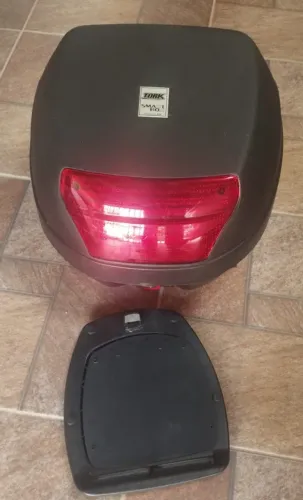 Vendo bau 28 litros semi novo c/2 chaves a base (pouco usei)