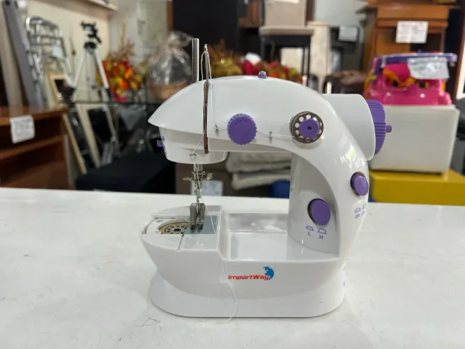 Máquina de Costura Portátil