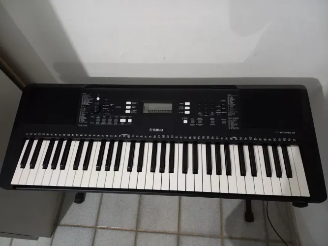Teclado piano Yamaha PSR-E363, usado, em excelente estado