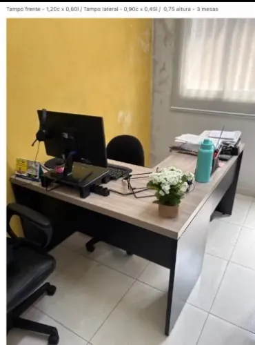 Mesa de escritório em formato L