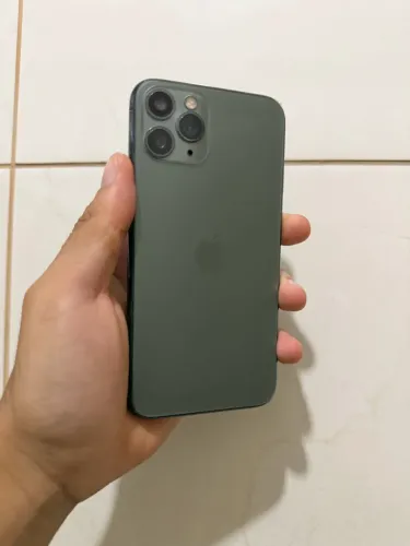 Vendo iPhone 11 Pro verde impecável