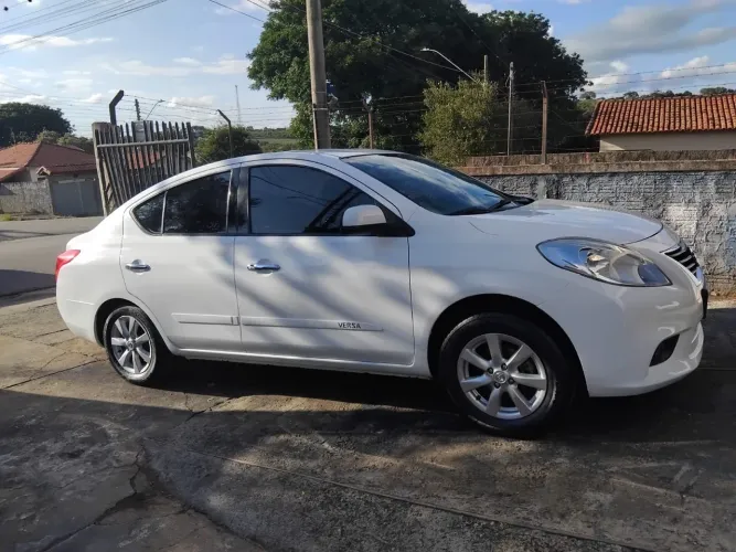 Nissan Versa SL 1.6 16V Flex Fuel 4P Mec. 2014