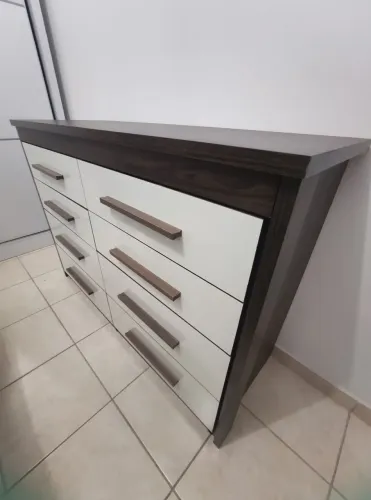 Cômoda 8 gavetas