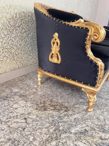 Sofá Clássico de Luxo 4 Lugares com Detalhes Dourados