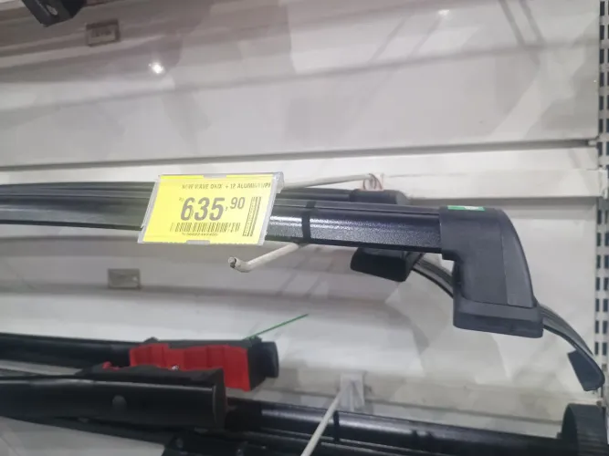 Vendo um  Rack   e um Bagageiro.
